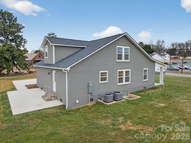 a house view with a outdoor space
