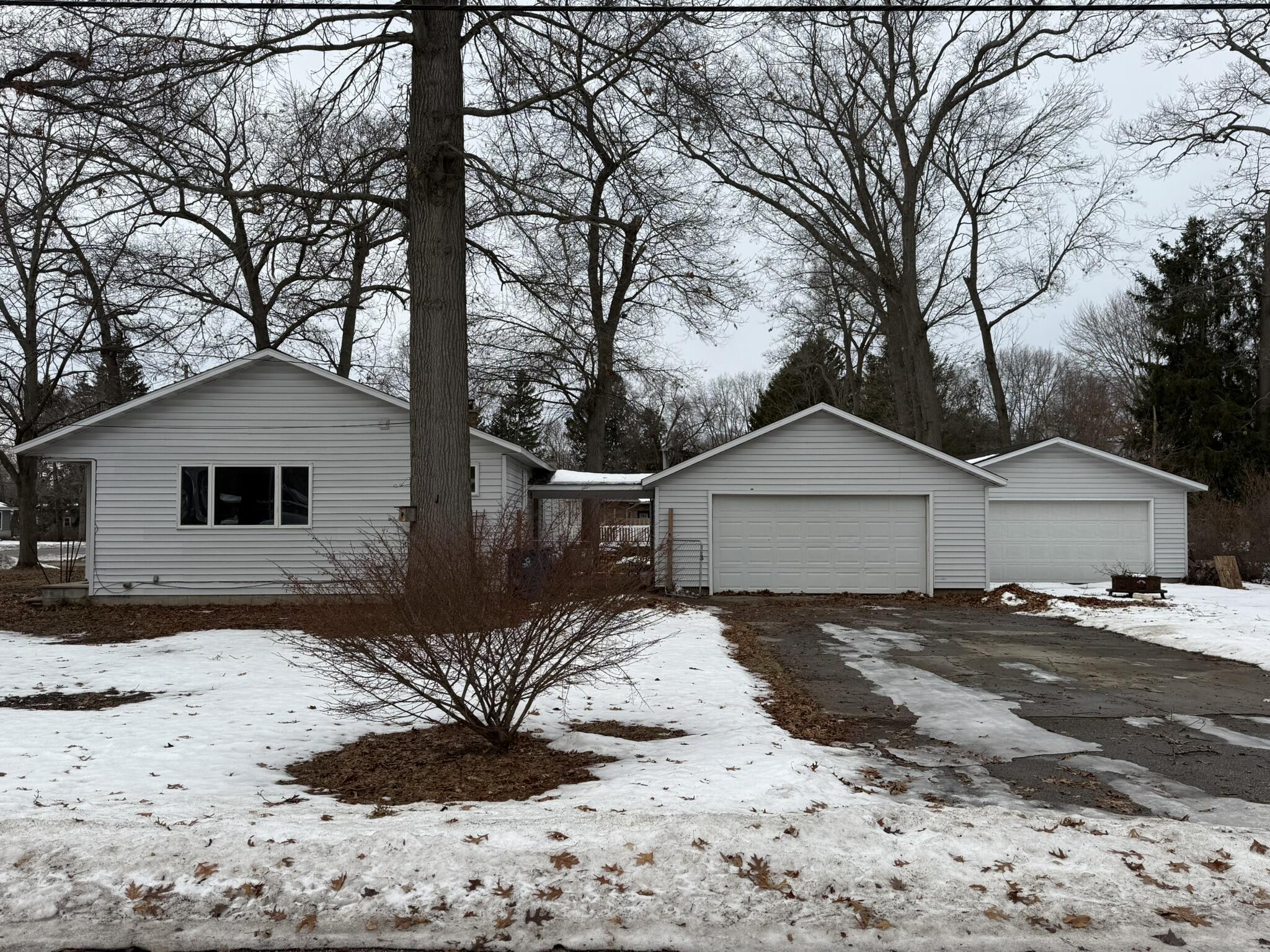 1310 West Giles Road Muskegon, MI 49445 - Photo 1 of 16 IMG_0800