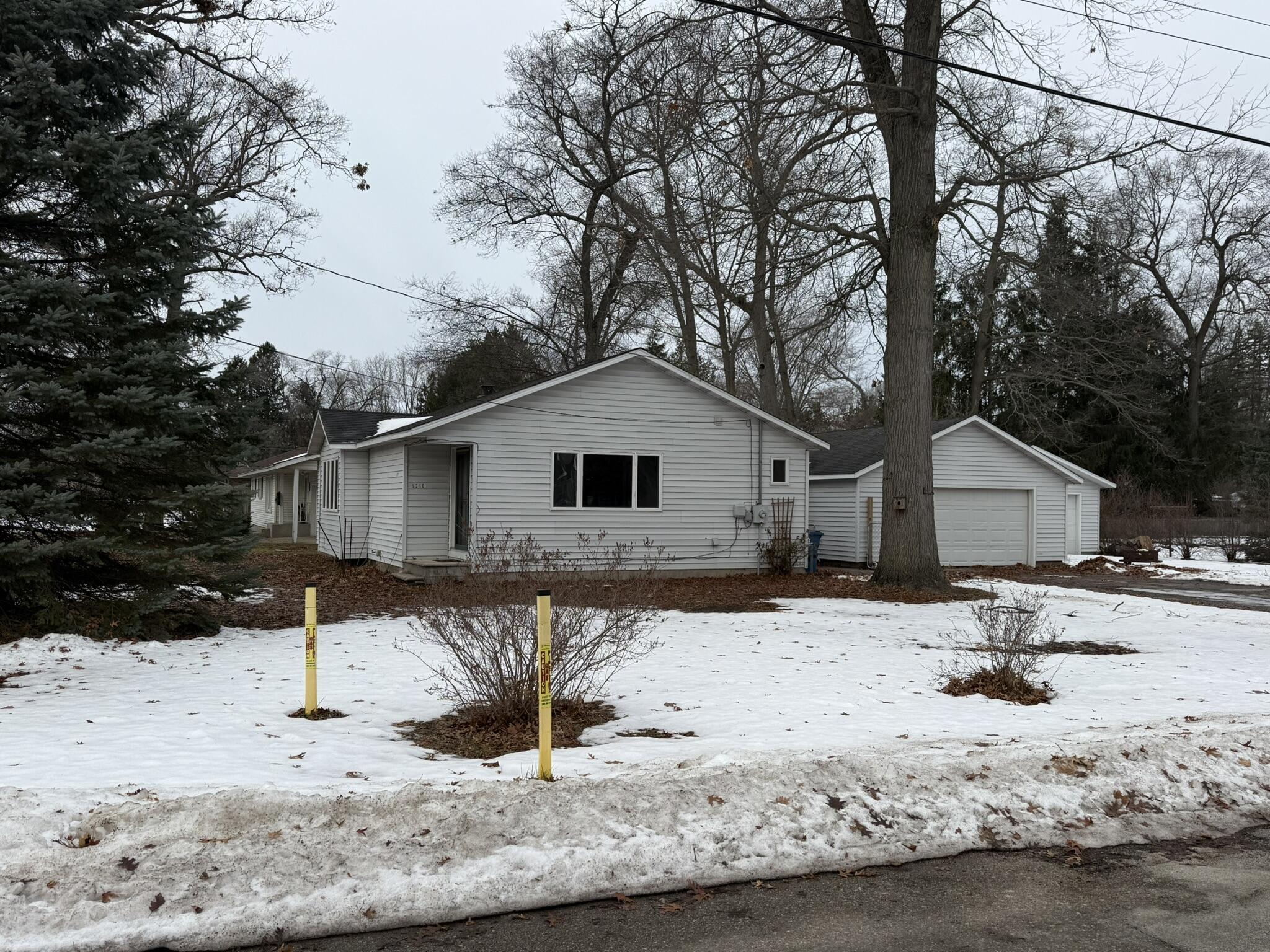 1310 West Giles Road Muskegon, MI 49445 - Photo 3 of 16 IMG_0799