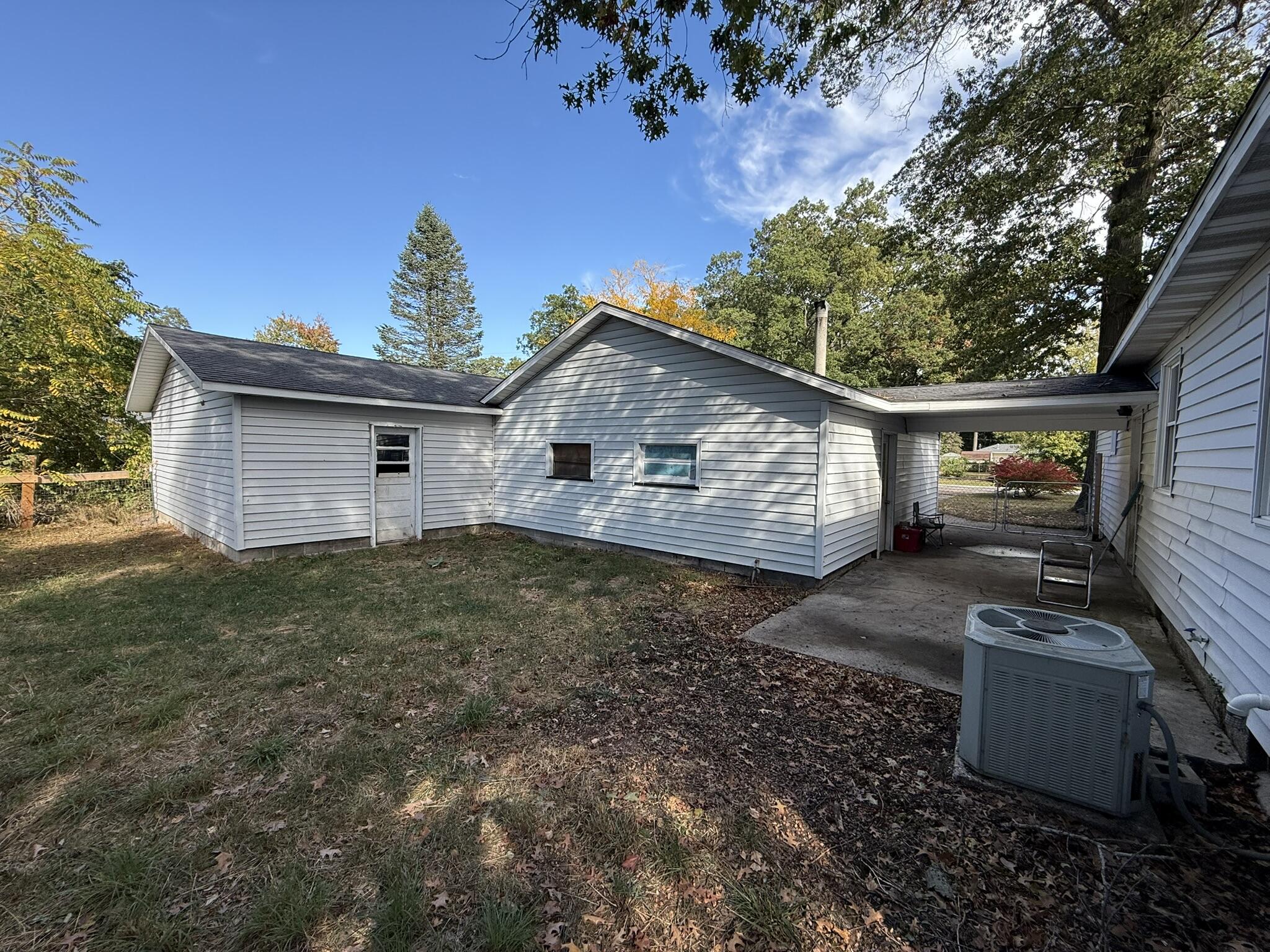 1310 West Giles Road Muskegon, MI 49445 - Photo 4 of 16 IMG_0549
