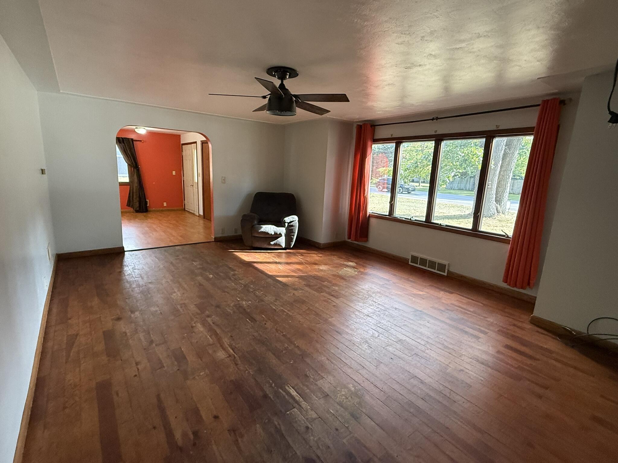 1310 West Giles Road Muskegon, MI 49445 - Photo 5 of 16 IMG_0558