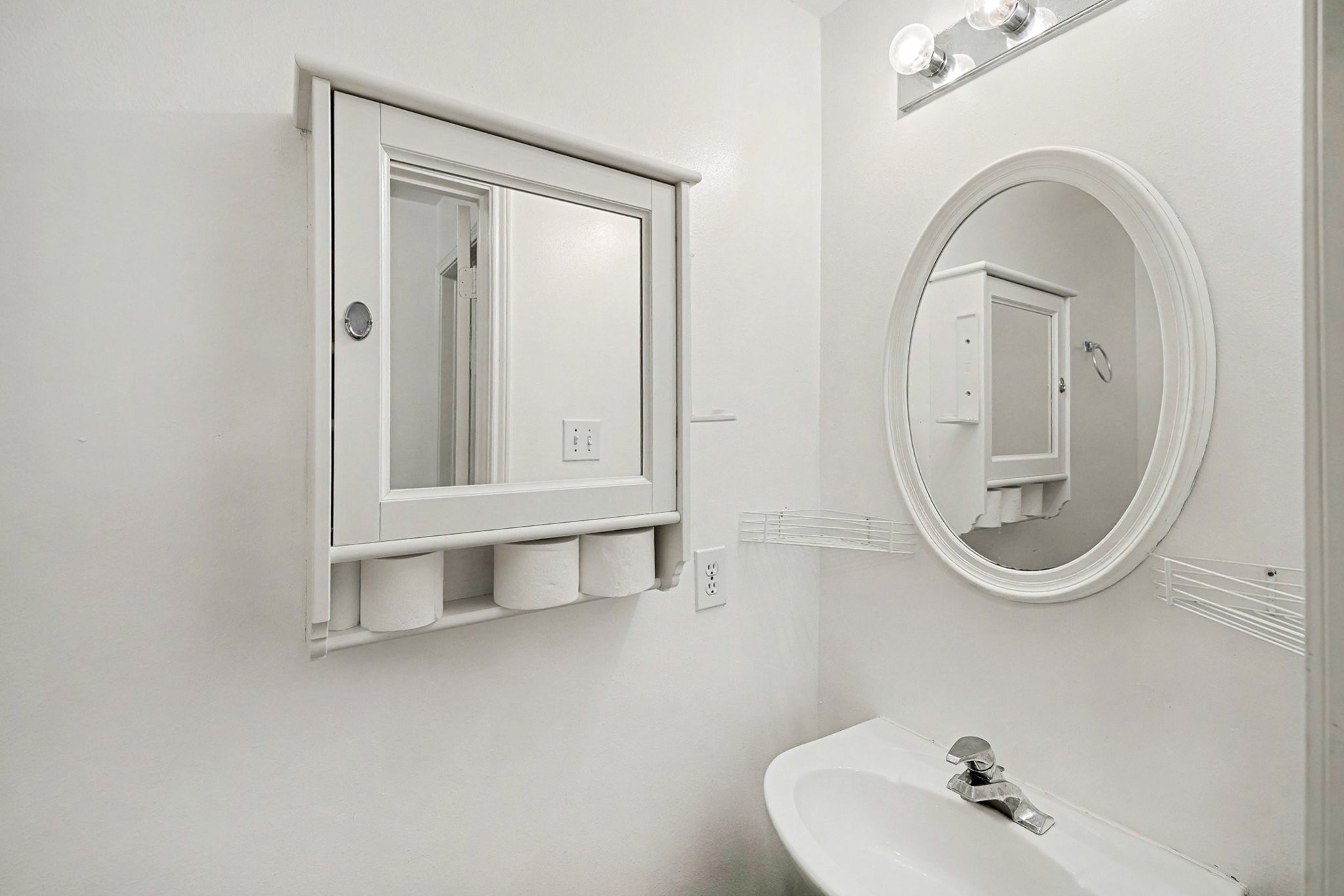 12411 Wright Oaks Drive Houston, TX 77014 - Photo 16 of 29 a bathroom with mirror and a sink