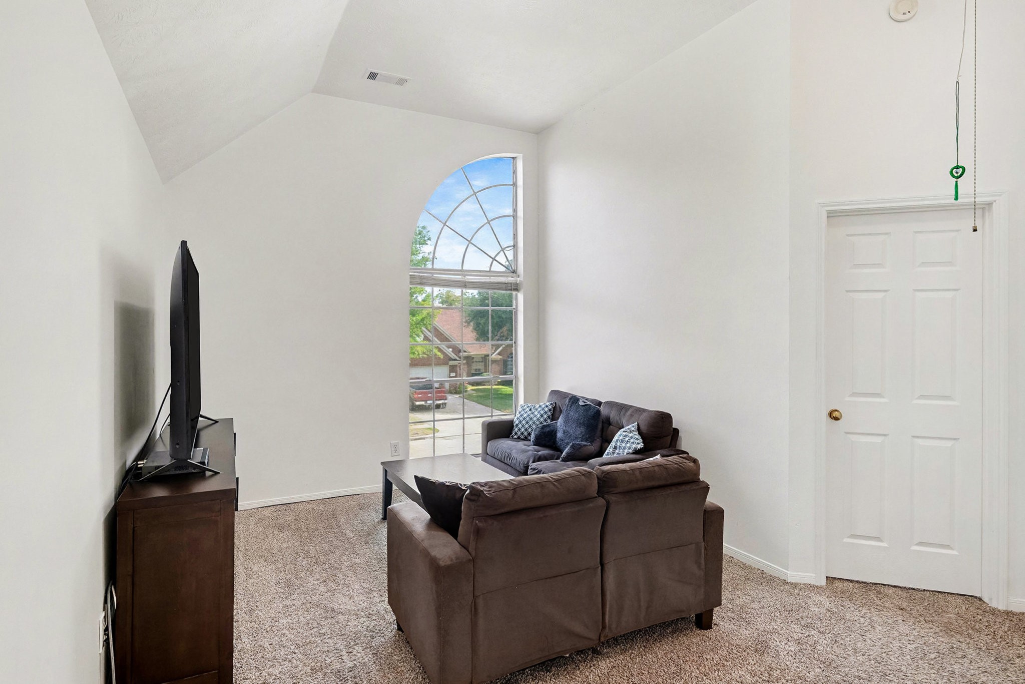 12411 Wright Oaks Drive Houston, TX 77014 - Photo 19 of 29 a living room with furniture and a window