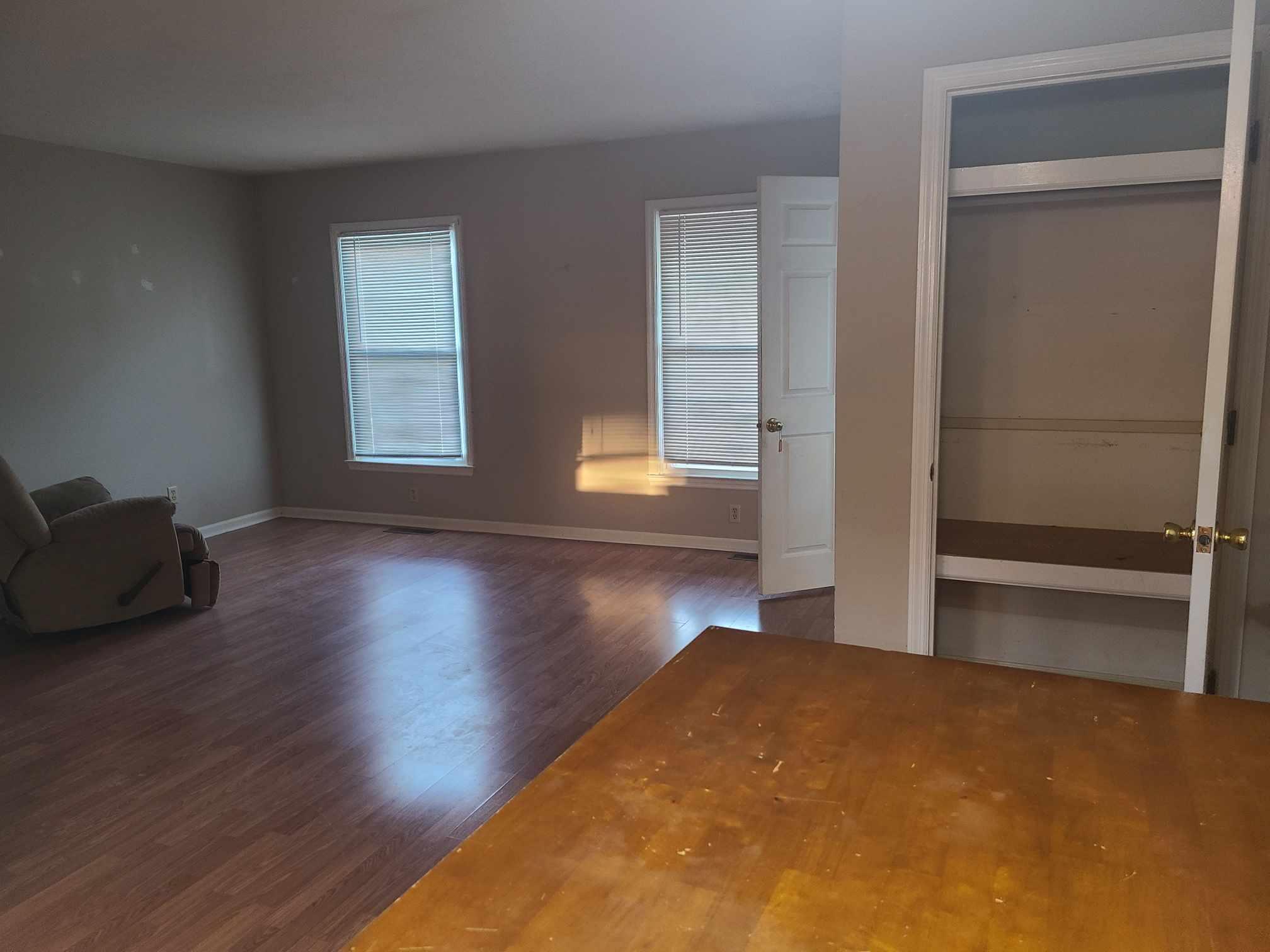 807 Ridgeview Drive Frankfort, KY 40601 - Photo 5 of 22 living room