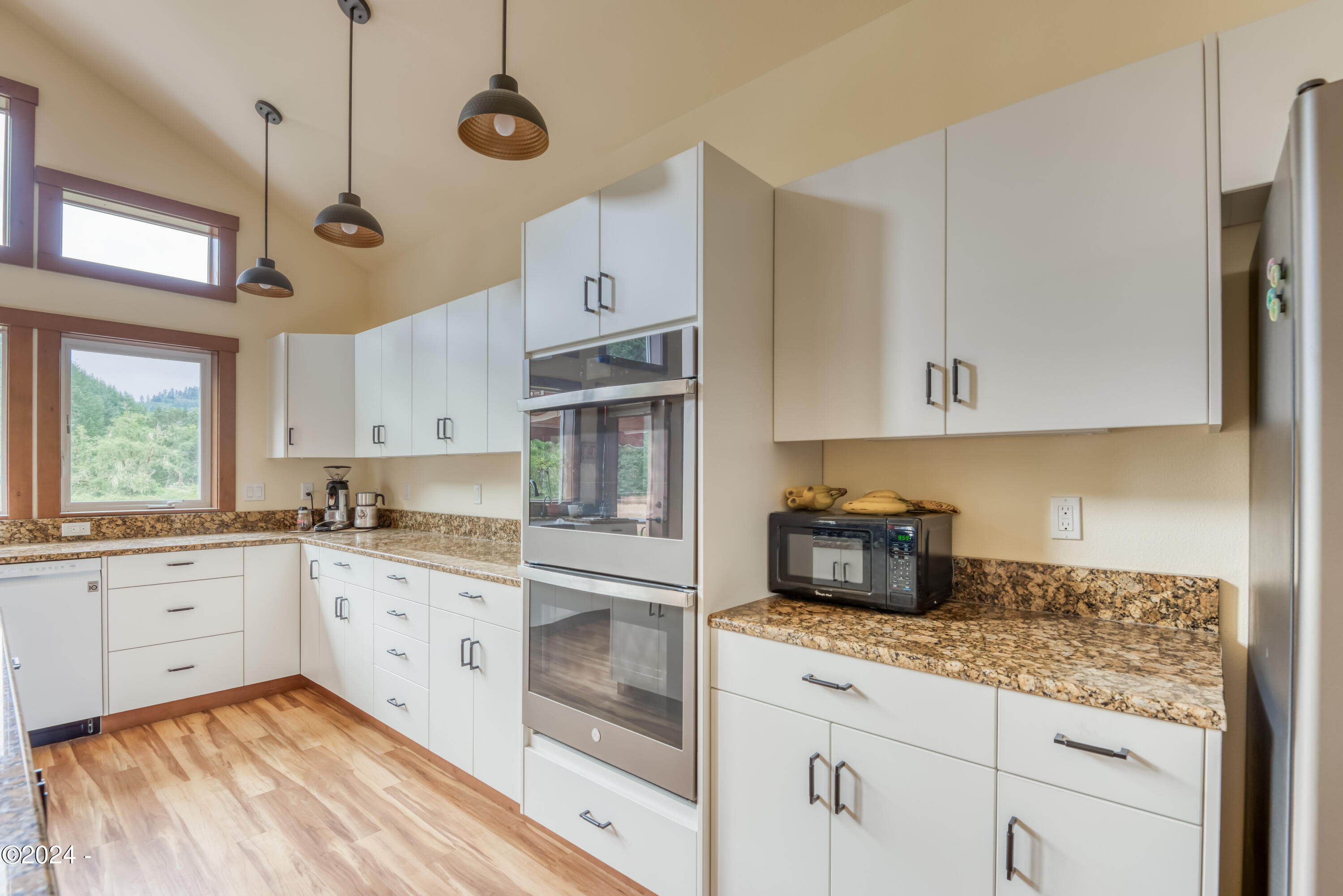 540 Big Rock Creek Road Blodgett, OR 97326 - Photo 9 of 54 Gourmet Kitchen