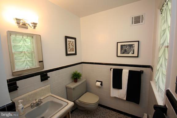 9500 Flower Avenue Silver Spring, MD 20901 - Photo 12 of 28 Half Bath