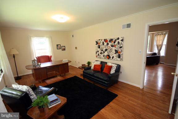 9500 Flower Avenue Silver Spring, MD 20901 - Photo 6 of 28 Office/sitting room
