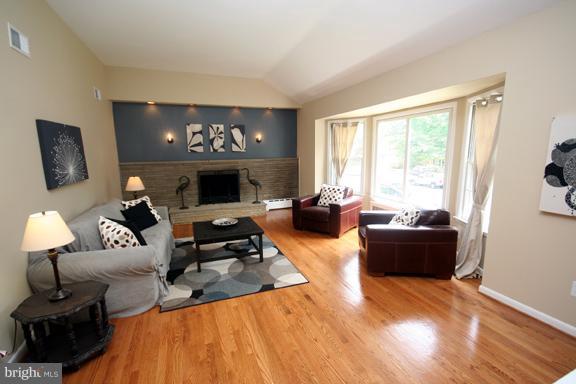 9500 Flower Avenue Silver Spring, MD 20901 - Photo 10 of 28 Living Room