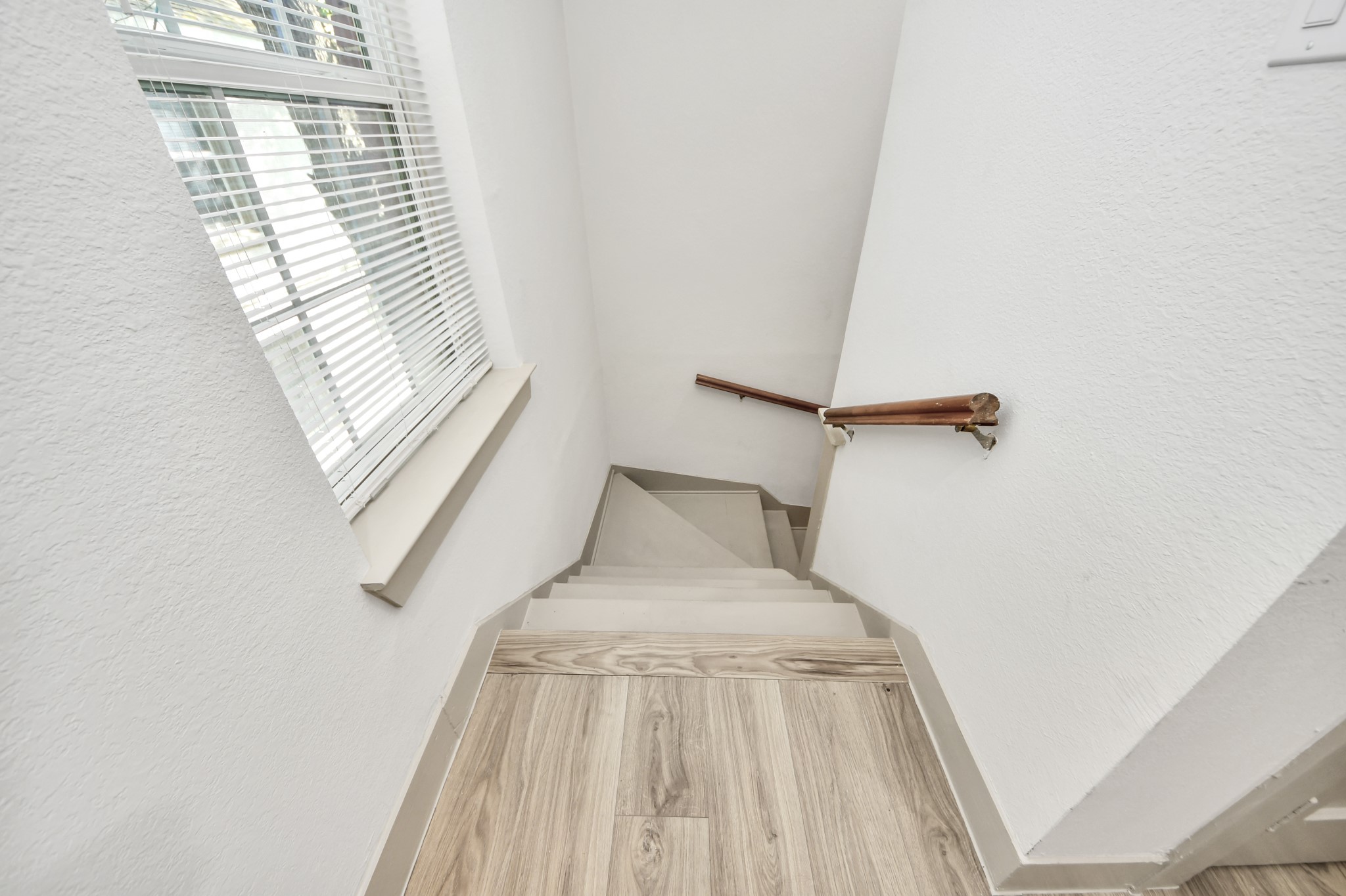 2919 Rosedale Street, Unit B Houston, TX 77004 - Photo 8 of 35 a view of entryway