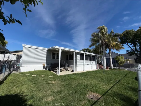 a view of a house with backyard and porch