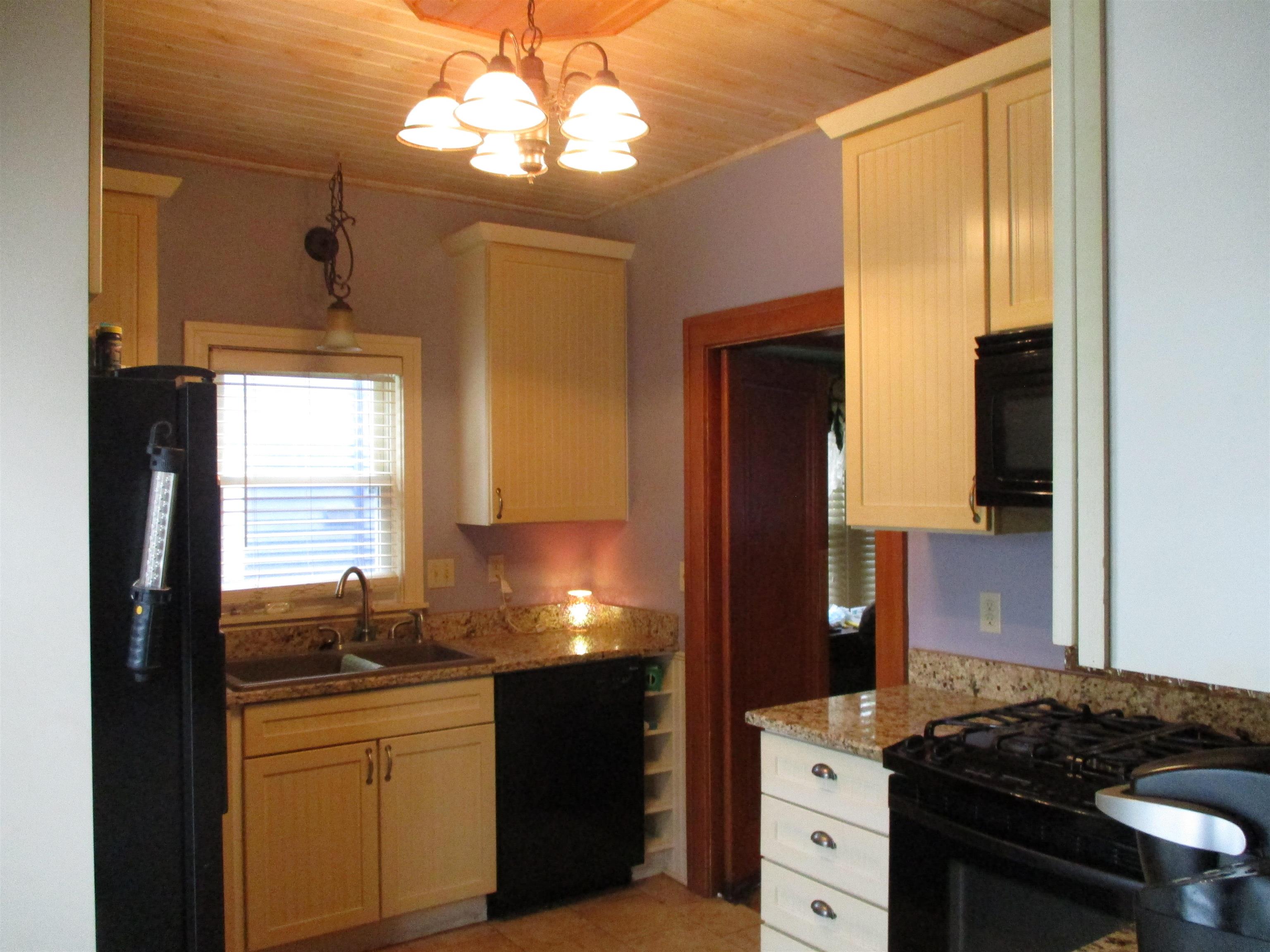 411 Mercer Street Durand, MI 48429 - Photo 10 of 43 50141833-ebab25f8-677b-4ef7-9ae2-53ba2985fef8.JPG