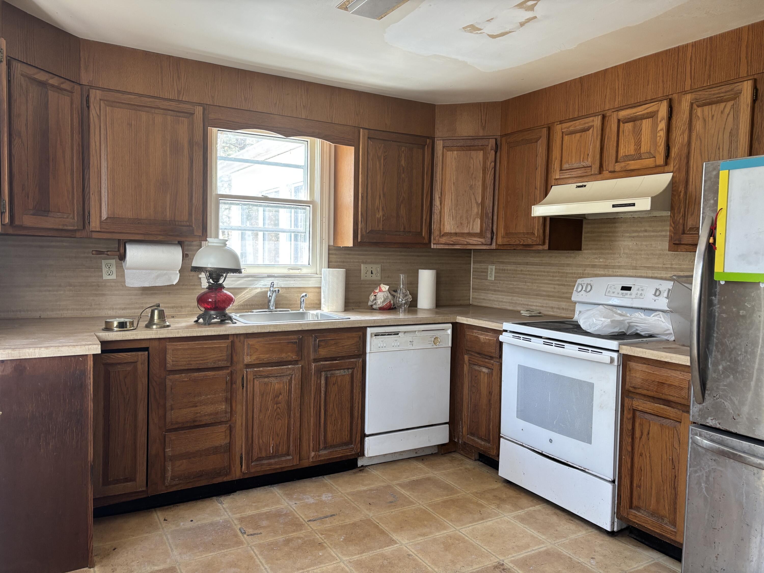 8 Oakleaf Circle Harwich, MA 02645 - Photo 4 of 23 IMG_8122