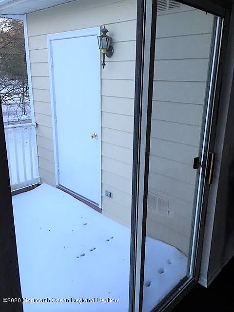 32 Wentworth Road Bedminster, NJ 07921 - Photo 17 of 18 sliders balcony