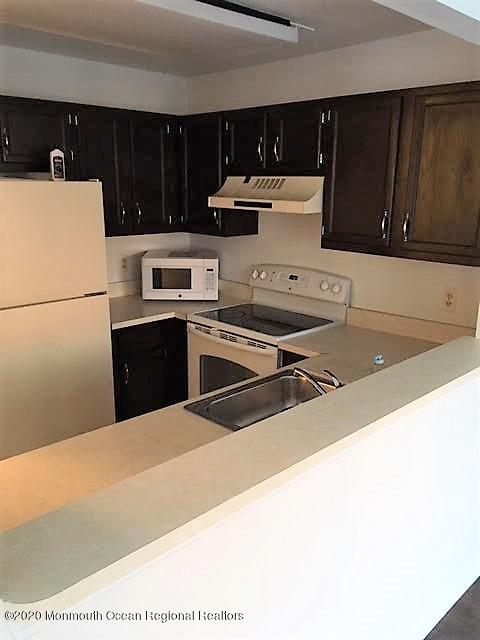 32 Wentworth Road Bedminster, NJ 07921 - Photo 7 of 18 kitchen 2