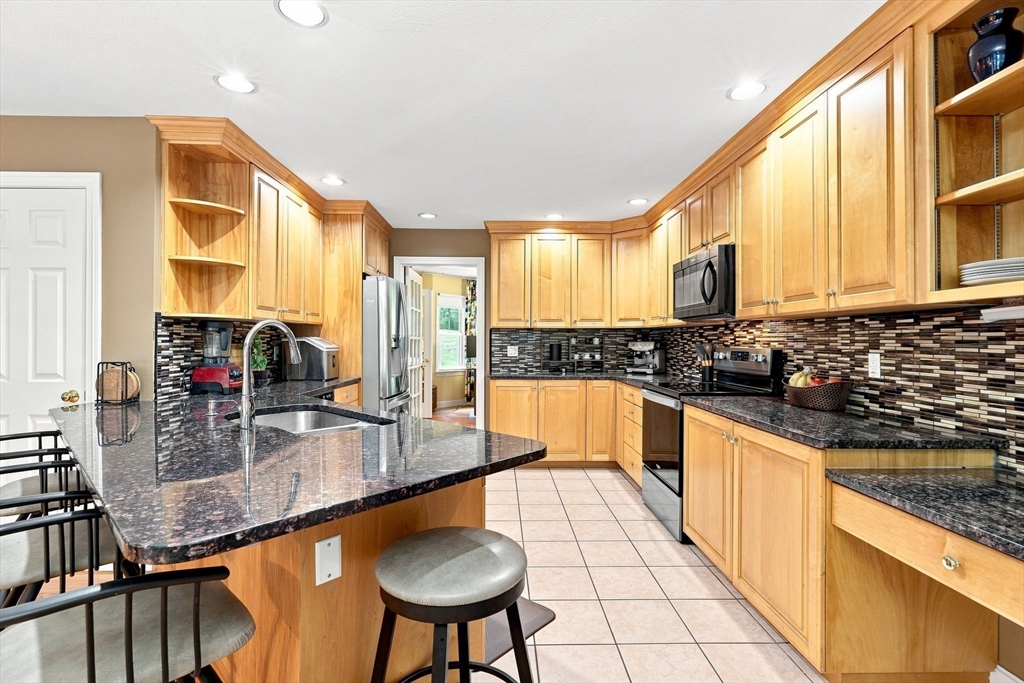 9 Sarah Doublet Road Littleton, MA 01460 - Photo 10 of 41 Gallery Image 10