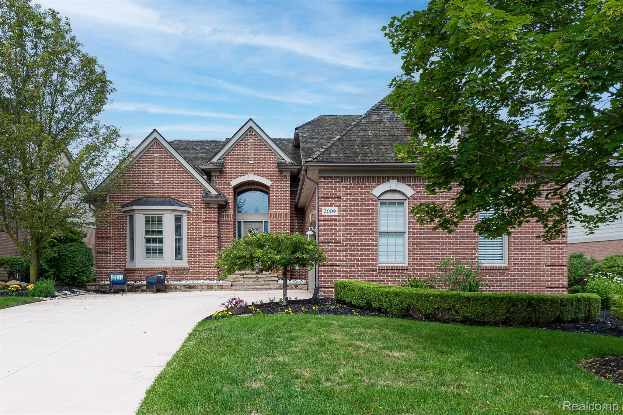 2609 Summerlin Court Rochester, MI 48306 - Photo 1 of 38 Front