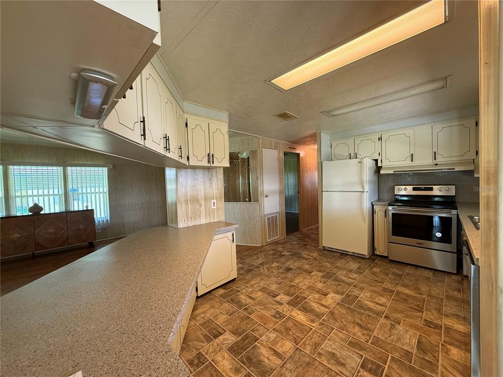 103 Cypress Road Wildwood, FL 34785 - Photo 4 of 45