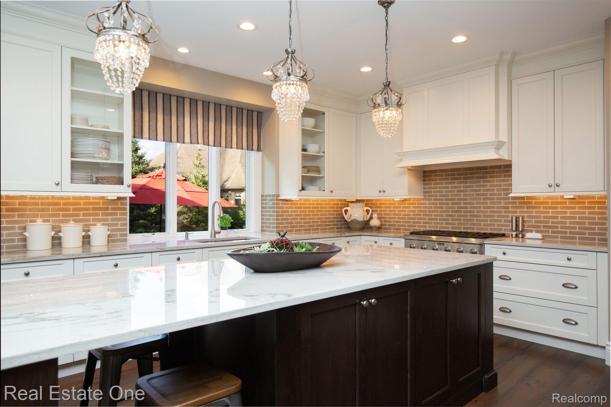 3760 Cedar Brook Drive Rochester, MI 48309 - Photo 26 of 76 Oversized Island with Quartzite Counters