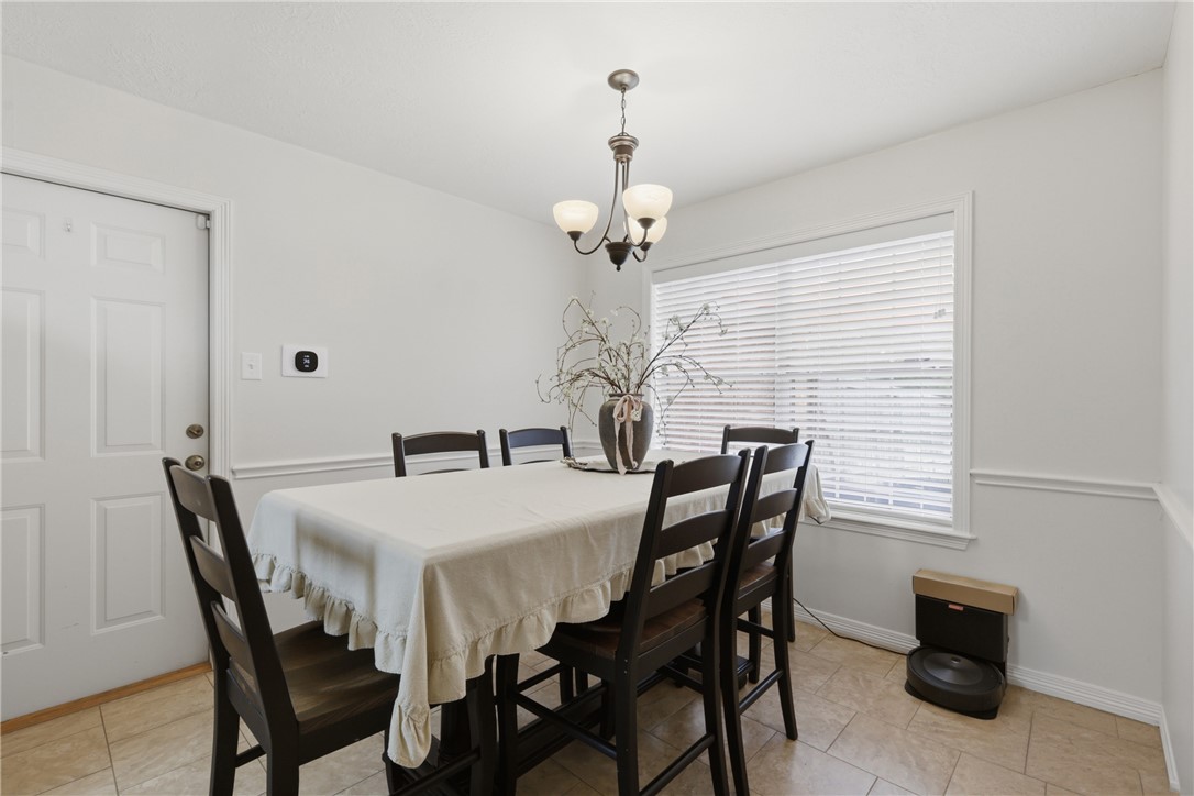 4600 Kensington Road Bryan, TX 77802 - Photo 13 of 31 Dining room
