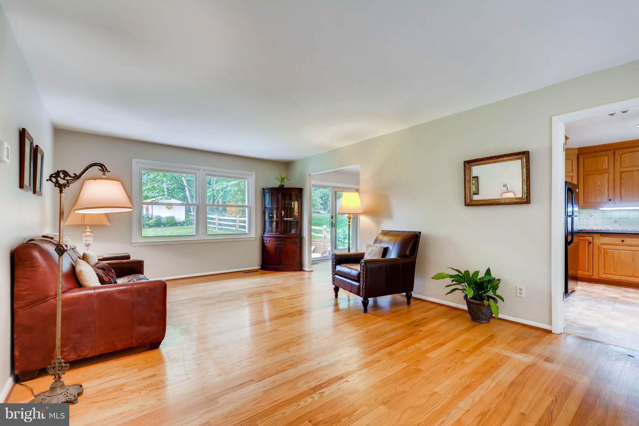 1305 Denby Road Baltimore, MD 21286 - Photo 4 of 30 Living Room
