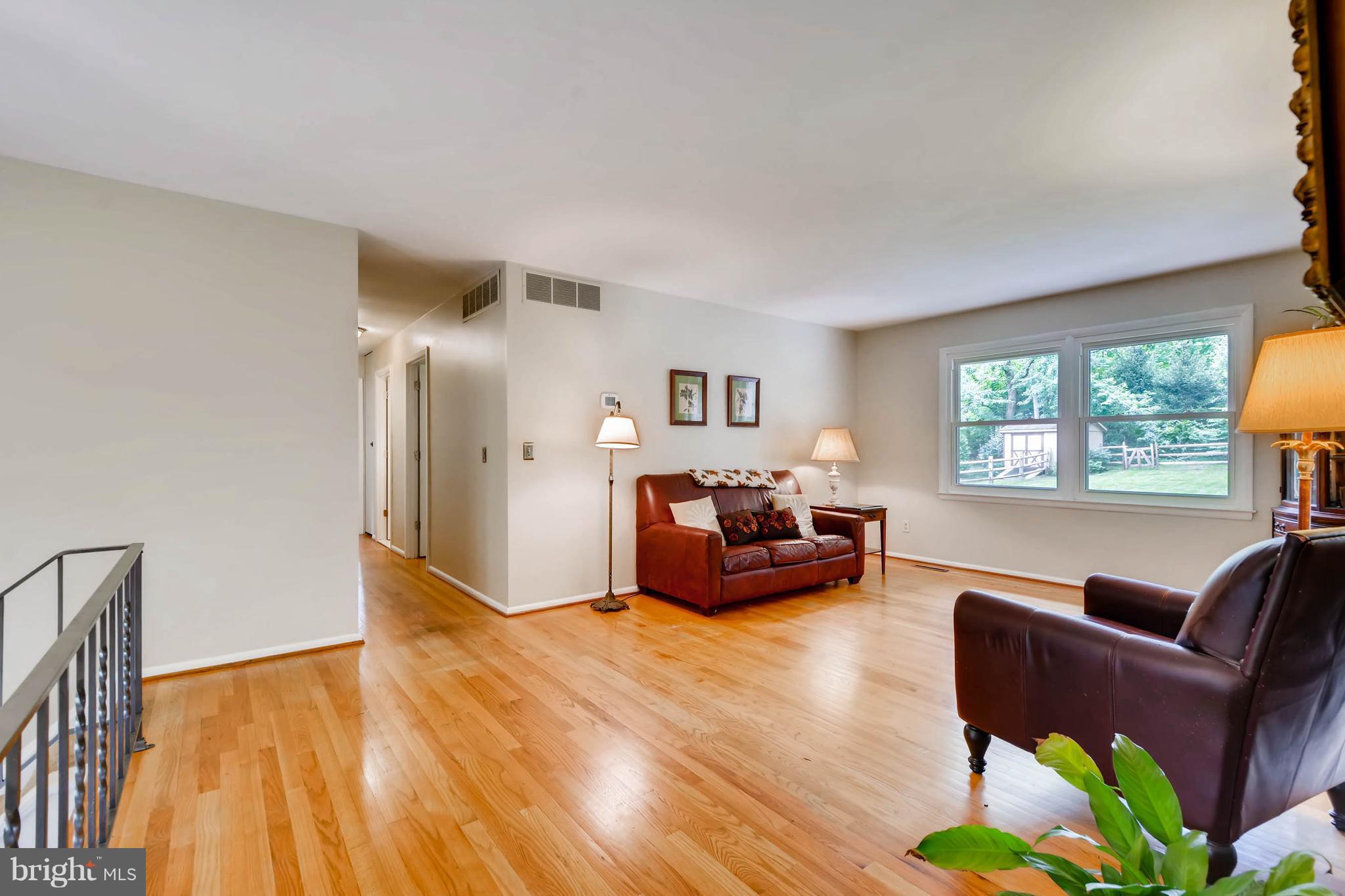 1305 Denby Road Baltimore, MD 21286 - Photo 5 of 30 Living Room