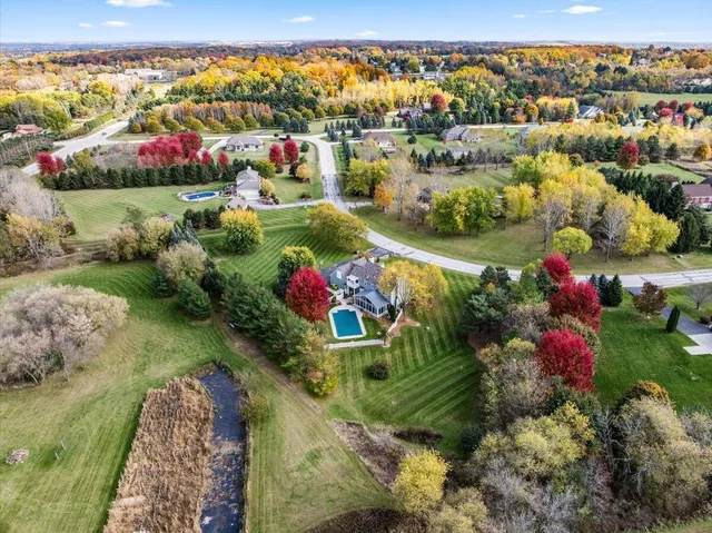 $799,900 | 1641 Prairie Lane, Richfield, WI 53033