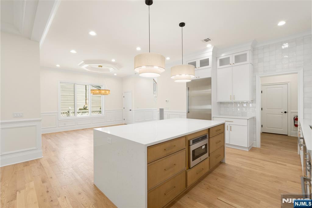 13 Harding Place Livingston, NJ 07039 - Photo 4 of 50
