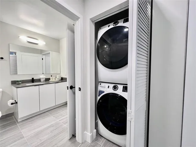 a view of kitchen and washer and dryer
