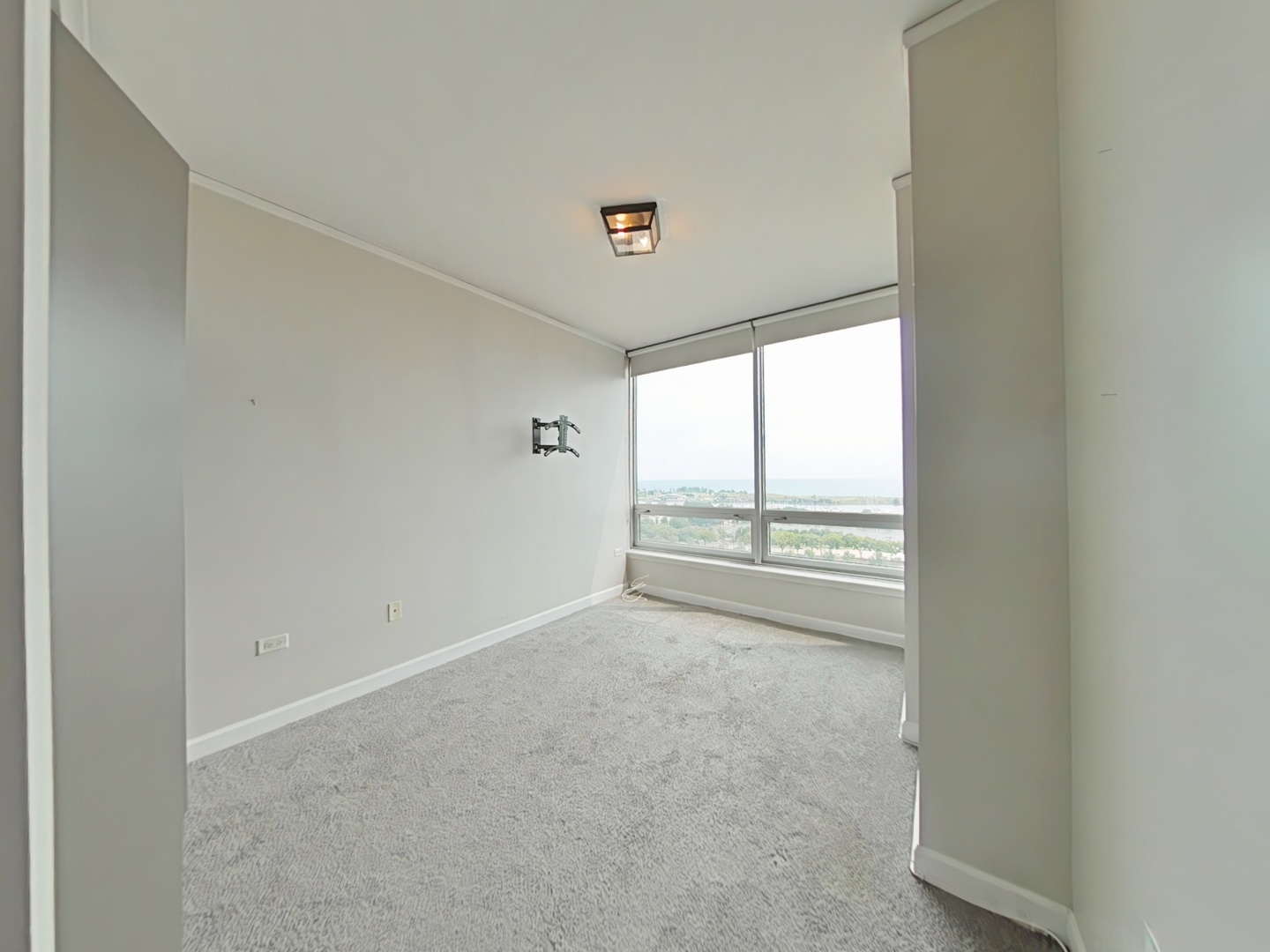 1901 South Calumet Avenue, Unit 1405 Chicago, IL 60616 - Photo 14 of 20 a view of an empty room with a window
