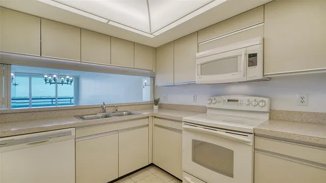 $3,975 | 888 Boulevard Of The Arts, Unit 1003, Sarasota, FL 34236