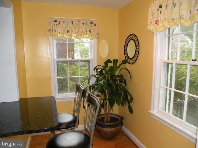 808 West Braddock Road Alexandria, VA 22302 - Photo 5 of 30 Breakfast Area