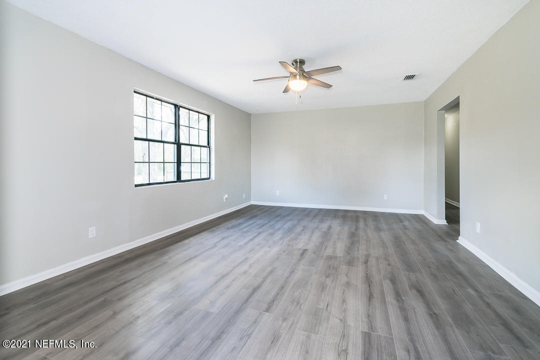 1346 Conway Road Jacksonville, FL 32221 - Photo 4 of 15 Living Room