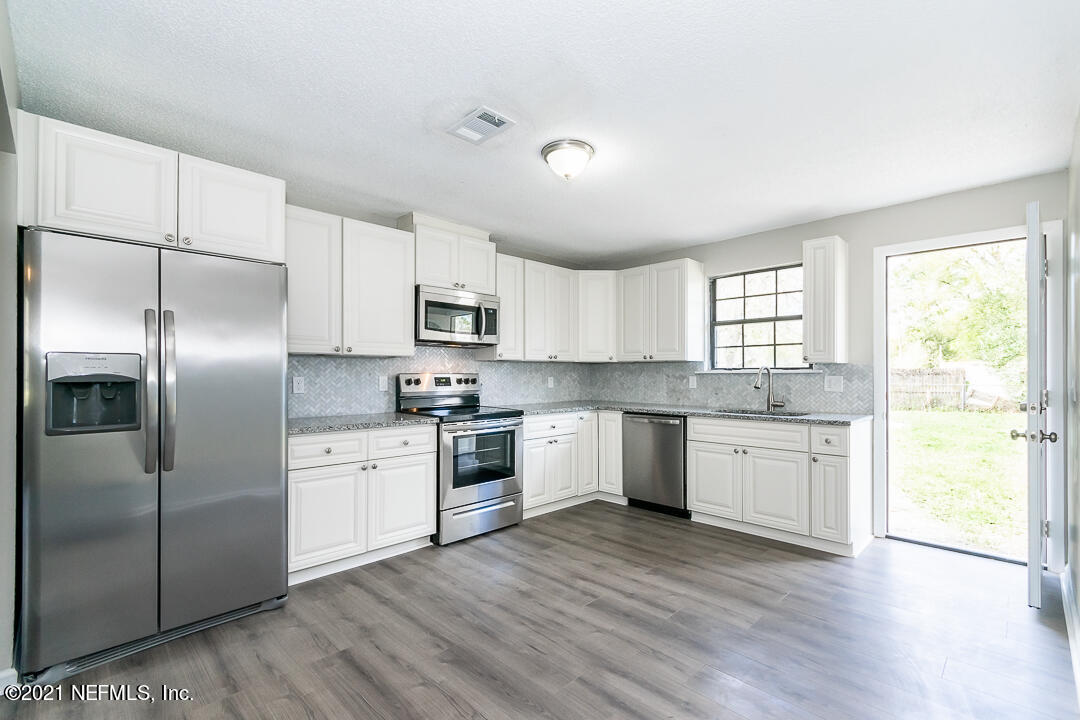 1346 Conway Road Jacksonville, FL 32221 - Photo 5 of 15 Kitchen