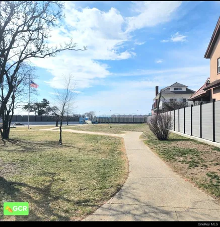 $649,000 | 3718 Lyme Avenue | Seagate