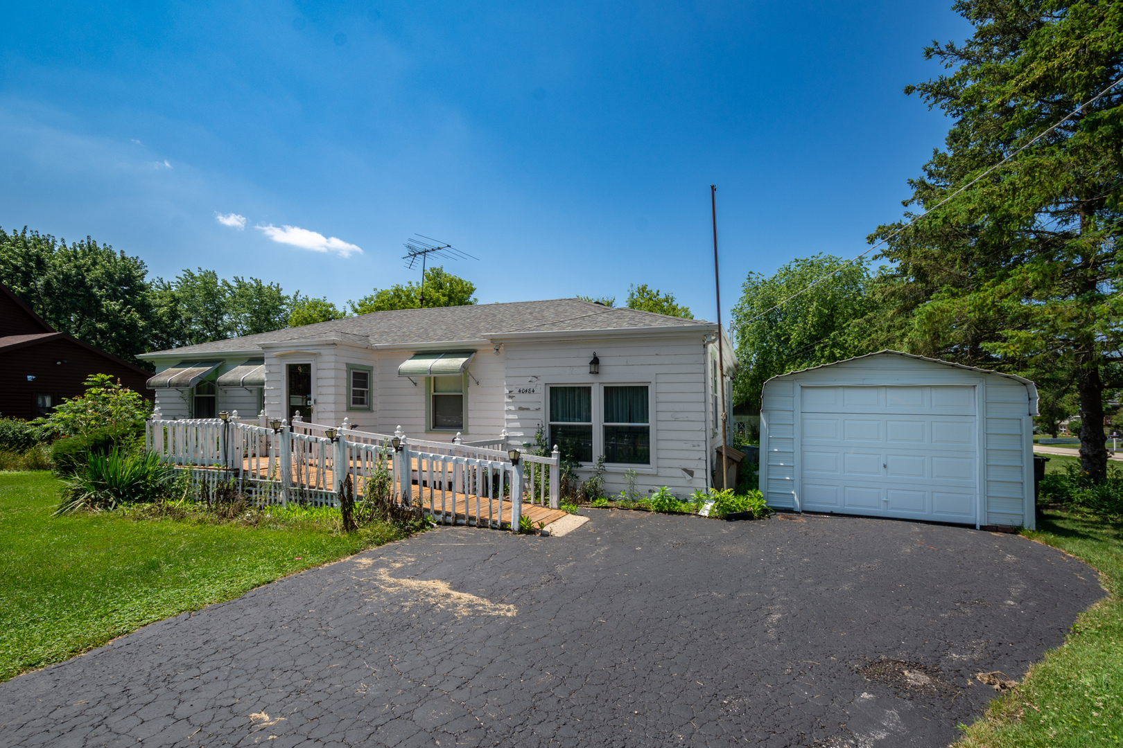 40484 Deep Lake Road Antioch, IL 60002 - Photo 1 of 29 Gallery Image 1