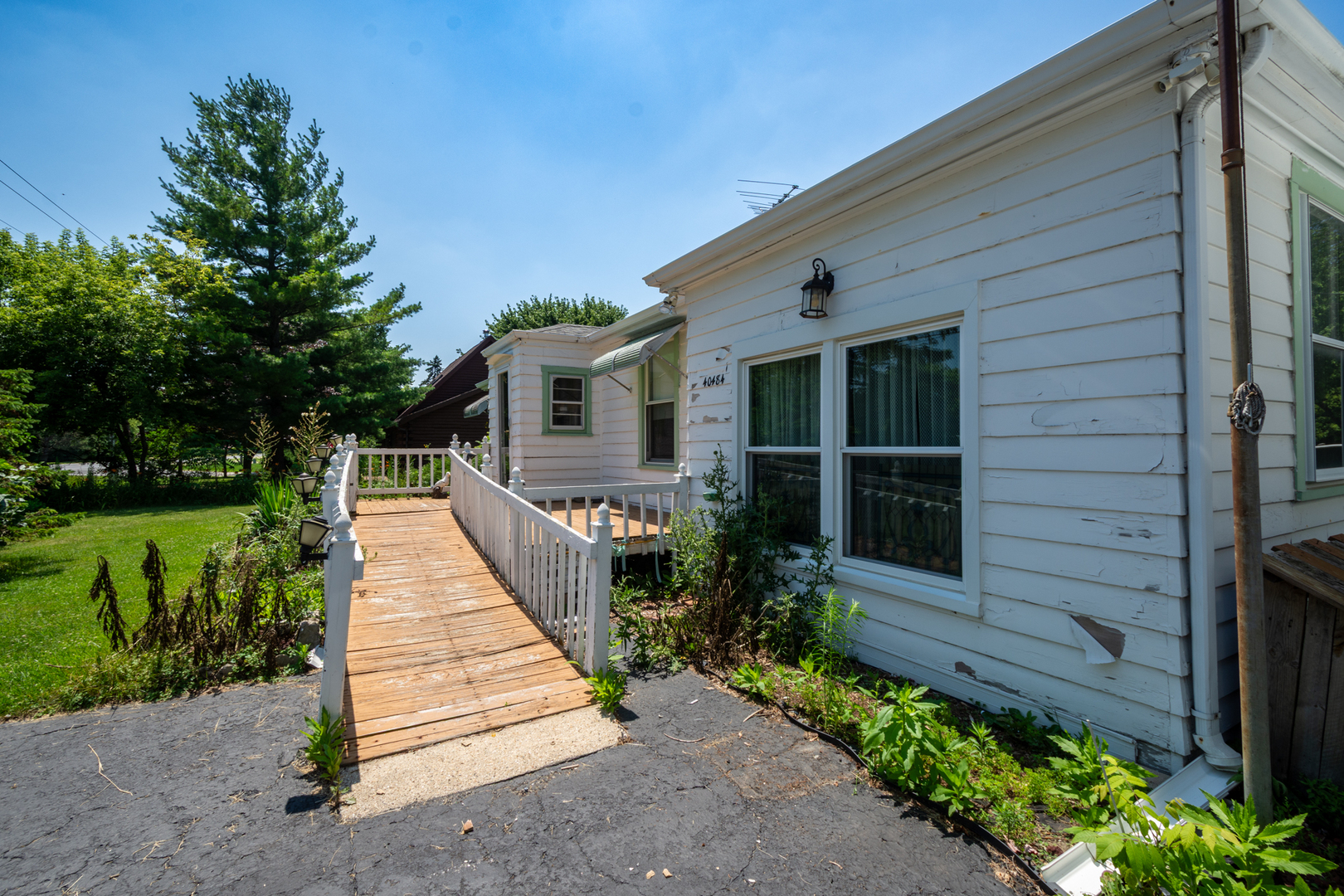 40484 Deep Lake Road Antioch, IL 60002 - Photo 2 of 29 Gallery Image 2
