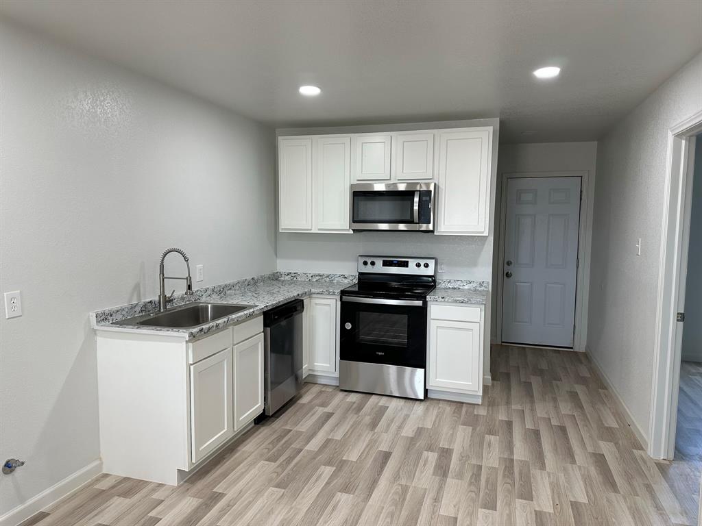 229 Pvt Road, Unit 200 Alvord, TX 76225 - Photo 23 of 25 a kitchen with stainless steel appliances granite countertop a sink stove and refrigerator