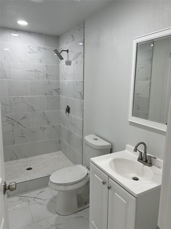 229 Pvt Road, Unit 200 Alvord, TX 76225 - Photo 5 of 25 a bathroom with a toilet sink shower and mirror