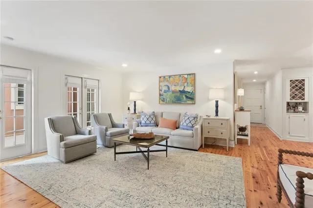 $525,000 | 3000 St Charles Avenue, Unit 211, New Orleans, LA 70115