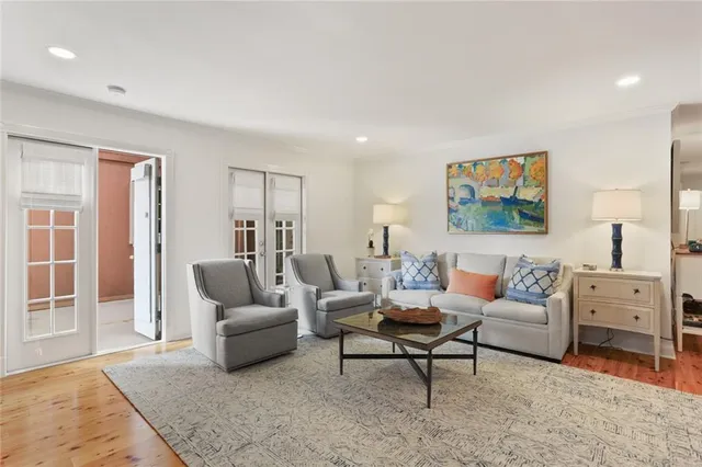 $525,000 | 3000 St Charles Avenue, Unit 211, New Orleans, LA 70115