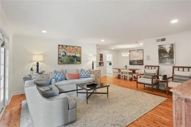 $525,000 | 3000 St Charles Avenue, Unit 211, New Orleans, LA 70115