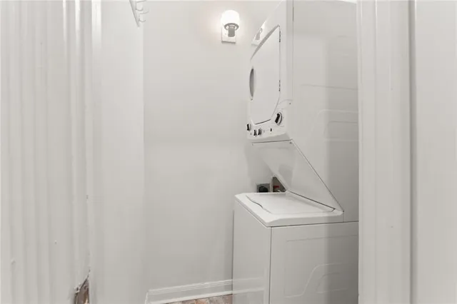 $525,000 | 3000 St Charles Avenue, Unit 211, New Orleans, LA 70115