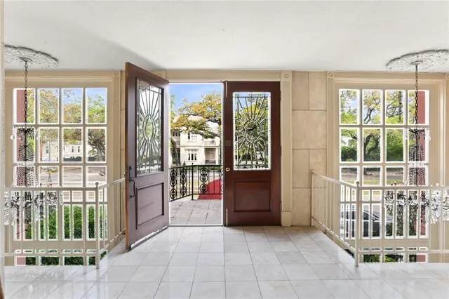 $525,000 | 3000 St Charles Avenue, Unit 211, New Orleans, LA 70115