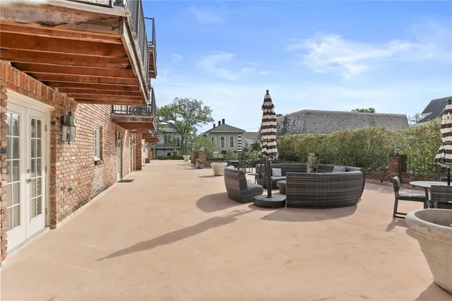 $525,000 | 3000 St Charles Avenue, Unit 211, New Orleans, LA 70115