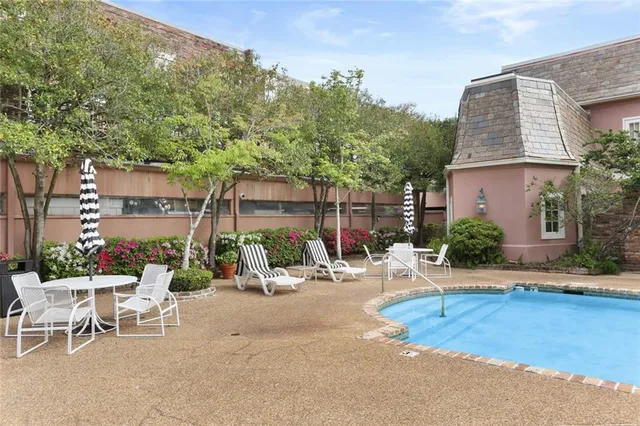 $525,000 | 3000 St Charles Avenue, Unit 211, New Orleans, LA 70115