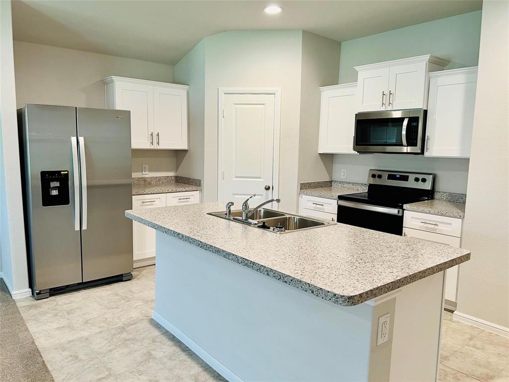 412 Alva Street Azle, TX 76020 - Photo 5 of 25