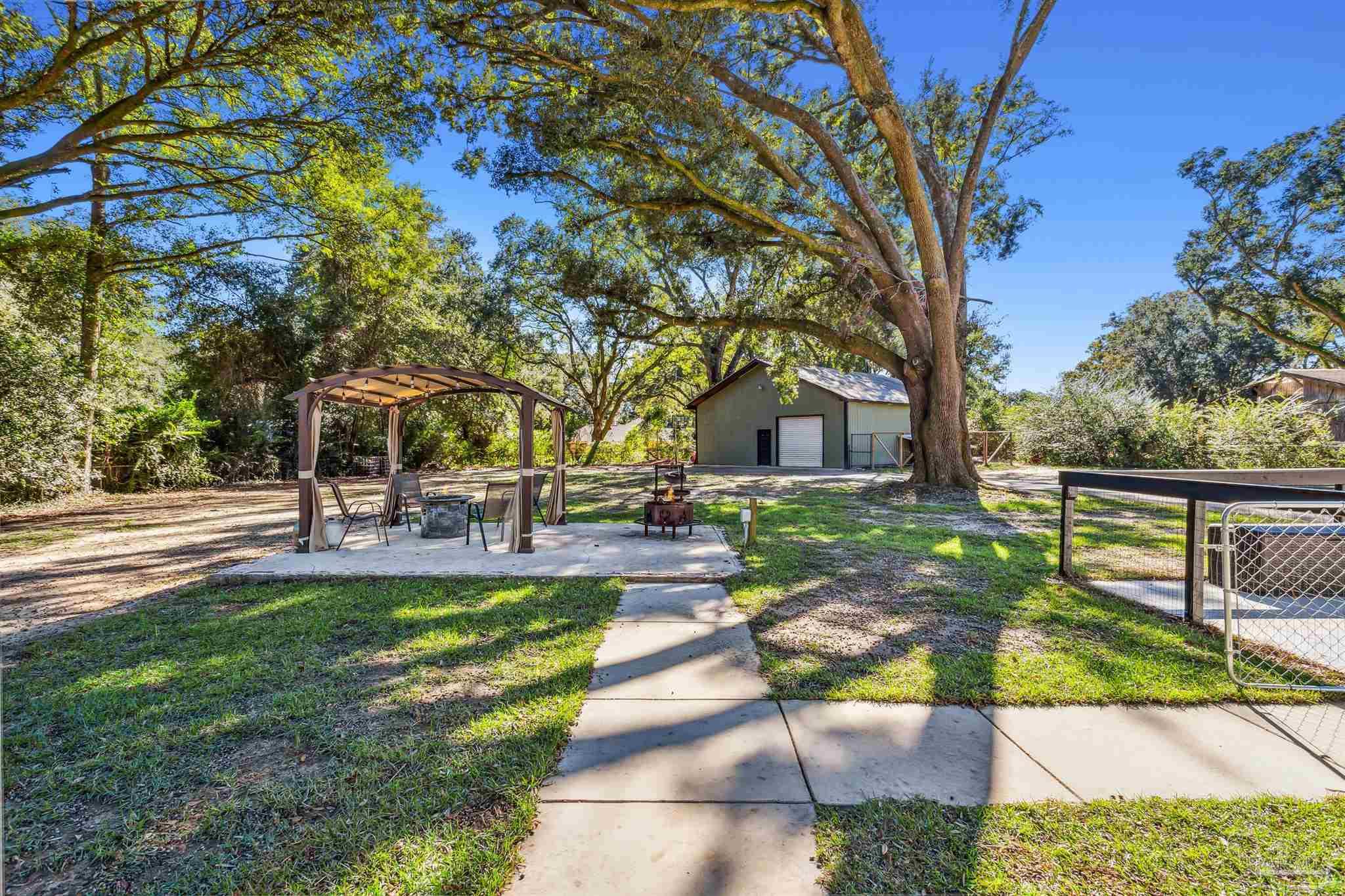827 West Roberts Road Cantonment, FL 32533 - Photo 8 of 34 Gallery Image 8