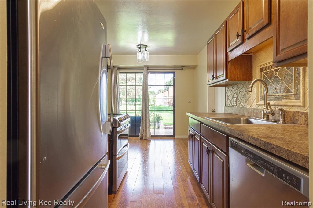 1853 Meadow Dale Court Rochester Hills, MI 48309 - Photo 11 of 43