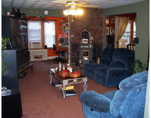 17 Walsh Street Springfield, MA 01109 - Photo 3 of 14