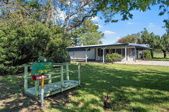 a view of house with a big yard